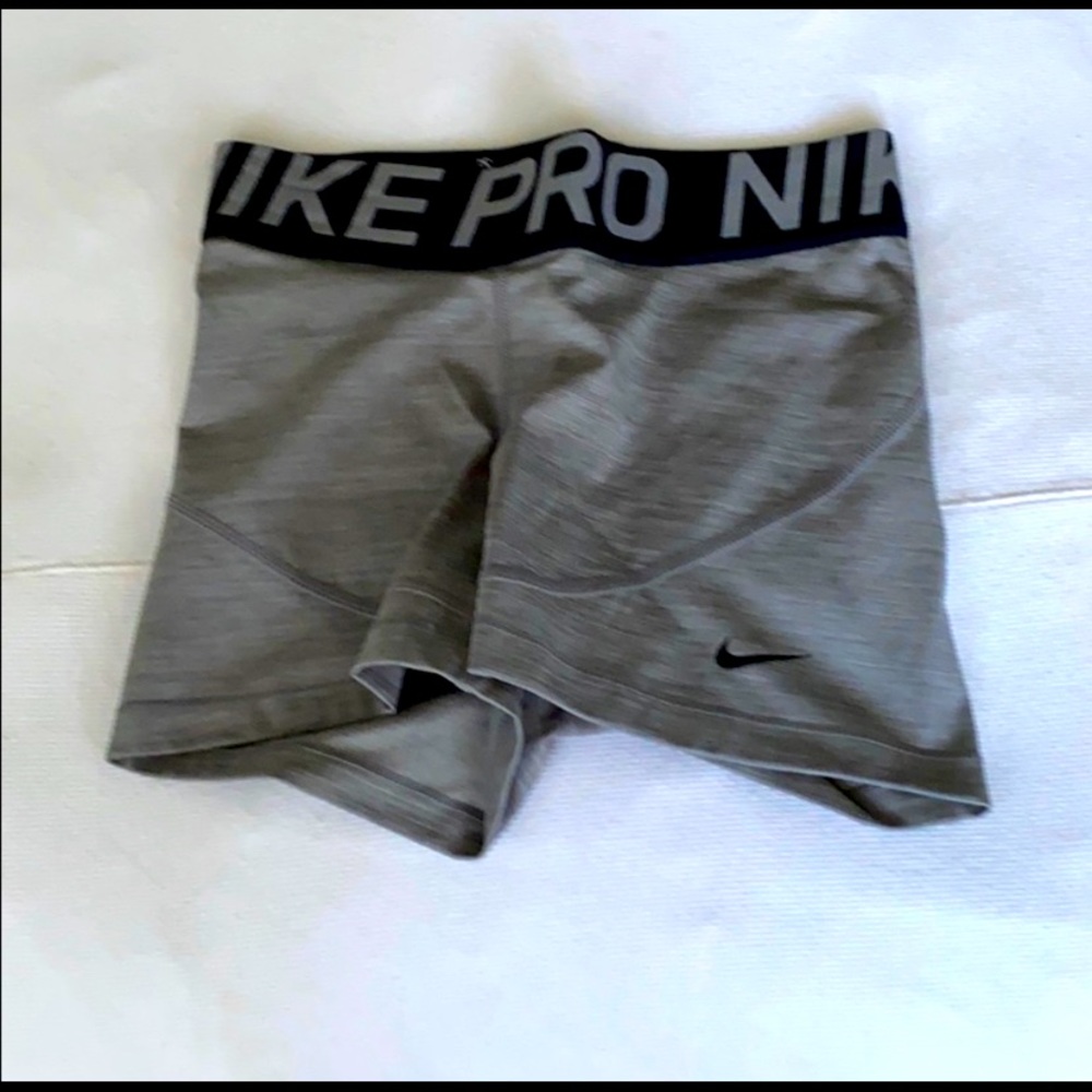 grey nike pro shorts!